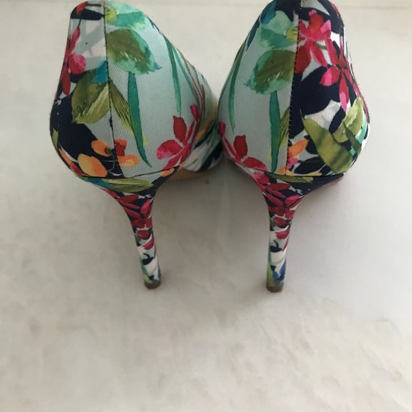 Floral Pumps! - Picture 2 of 2